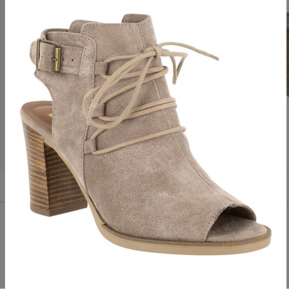 Bella vita almond pry-Italy suede sandal. - Picture 3 of 6